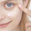 MOHANI Liftingująco-ujędrniające serum-krem pod oczy i na powieki z peptydami i ceramidami